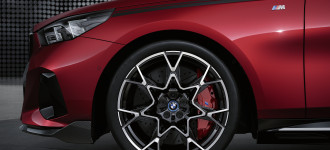 Individuálny vzhľad a upravený dynamický výkon: Doplnky BMW M Performance pre nové modely BMW radu 5 Sedan a BMW i5