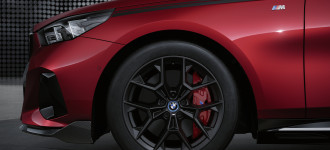Individuálny vzhľad a upravený dynamický výkon: Doplnky BMW M Performance pre nové modely BMW radu 5 Sedan a BMW i5